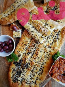 نان بربری ایرانی با کنجد 