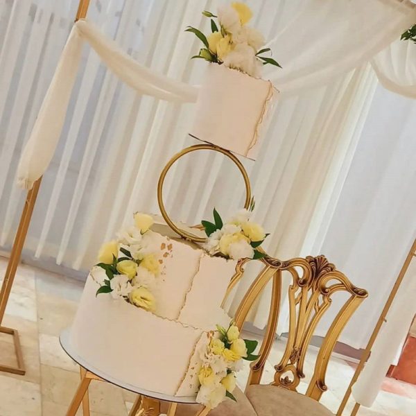 نمونه اجرا شده با بکارگیری استراکچر کیک مدل حلقه کیک عروسی با ابعاد مشخص شده در تصویر